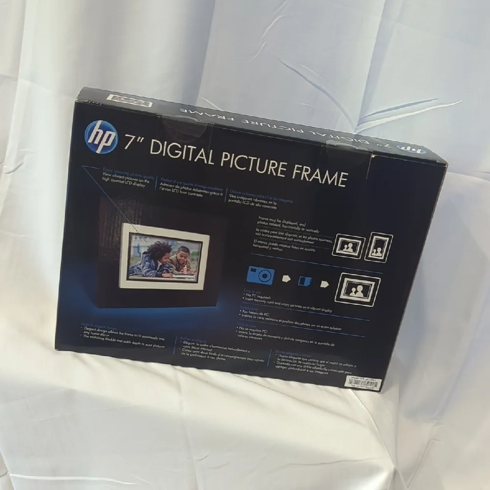 HP Digital Frame with Black Border New In Unopened Box